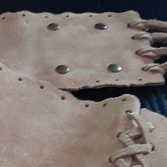 Genuine Suede Wide Boho Tie Hip Belt With Fringe and Bronze Medallions - Picture 11 of 14